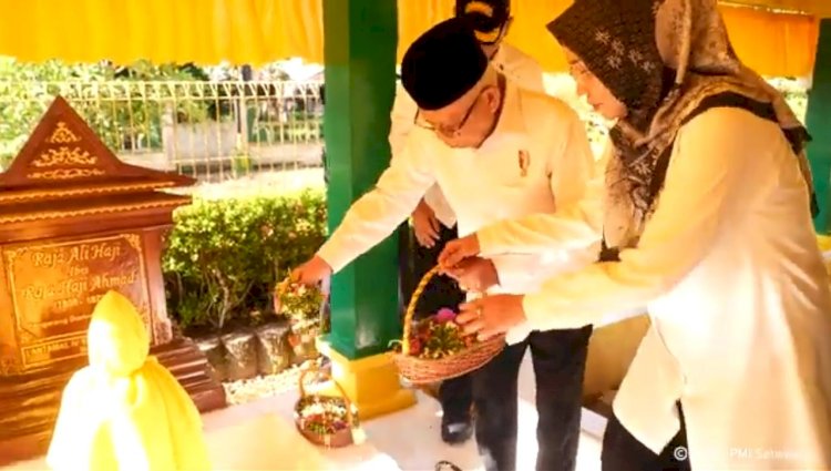 Wapres Ziarah ke Makam Pahlawan Nasional Pencipta Gurindam Dua Belas