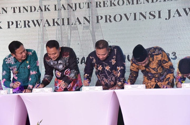 Rekomitmen Penyelesaian TLRHP di Tandatangani Enam Kepala Daerah, Gus Muhdlor Minta Arahan BPK