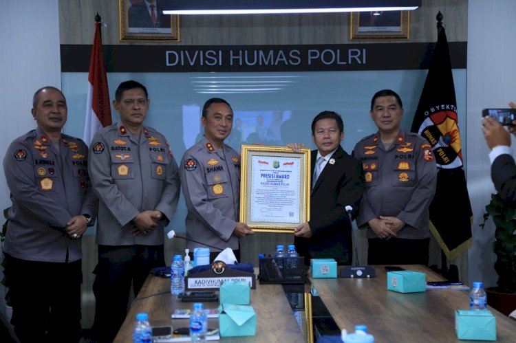 Divhumas Polri Raih Presisi Award