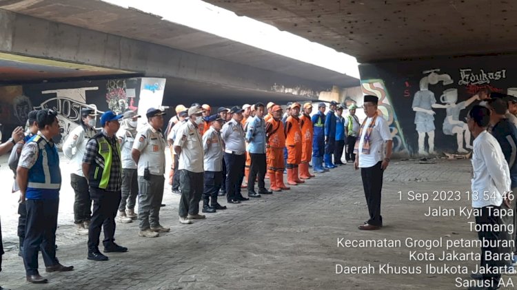 Sambut KTT ASEAN, Tiga Pilar Grogol Petamburan Lakukan Penertiban Kolong Jembatan Grogol