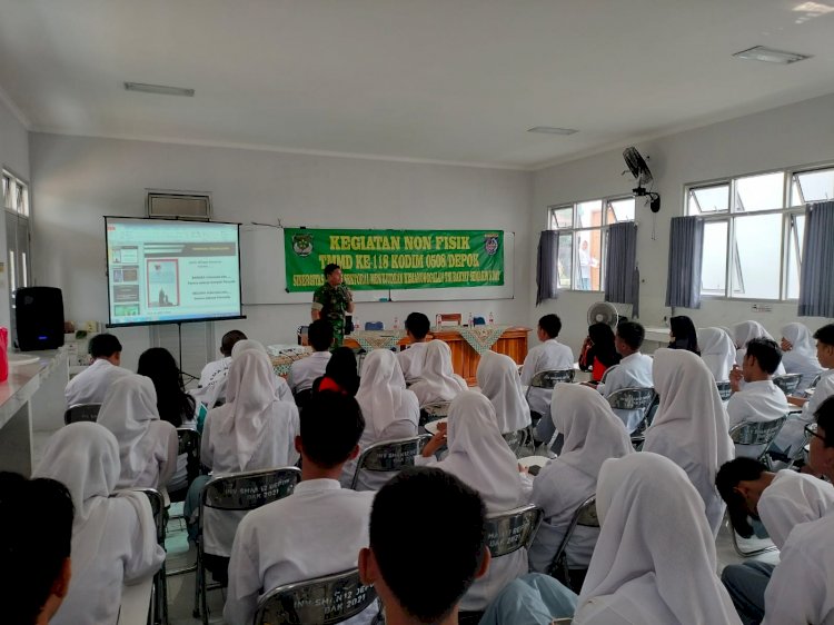 Kunjungi SMAN 12 Depok, Satgas TMMD ke 118 Sosialisasikan Wasbag dan Memberikan Materi Balneg