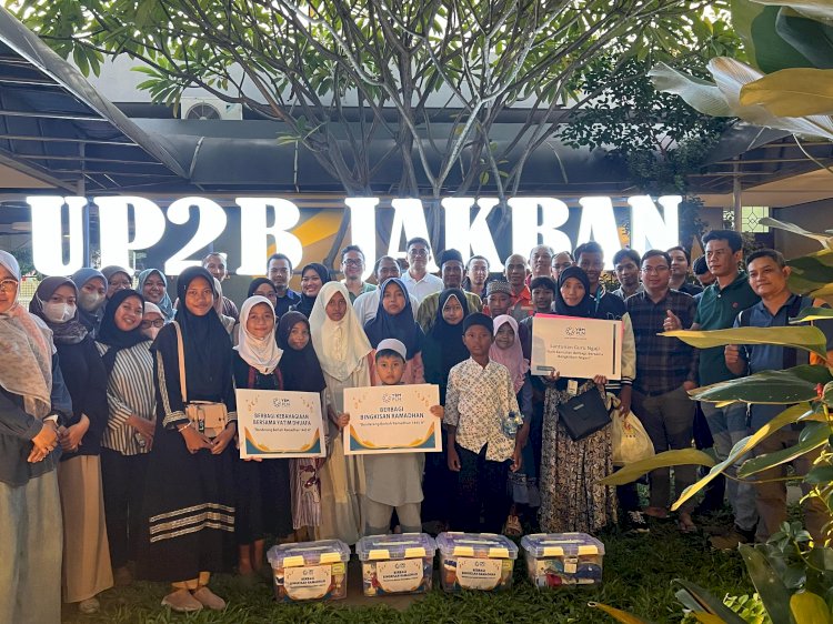 YBM UP2B DKI Jakarta Bagikan Sembako untuk Kaum Dhuafa Sekitar Kantor