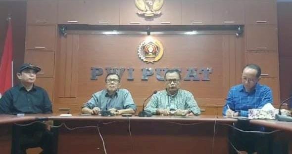 Usai Rapat Pleno Diperluas dan Jumpa Pers, Ketum PWI Pusat: Tidak Ada Korupsi dan Ketua DK: Dua Sanksi Keputusan Sudah Dilaksanakan dan Sudah Selesai,  Karena Koridornya PDRT, KEJ dan Perilaku Wartawan