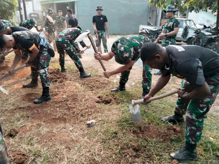 Satgas TMMD Bersihkan Jalan Tanah 250 Meter Sebelum Dilakukan Pengecoran