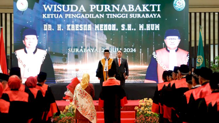 Ketua MA RI Hantar Kresna Menon Wisuda Masa Purnabakti