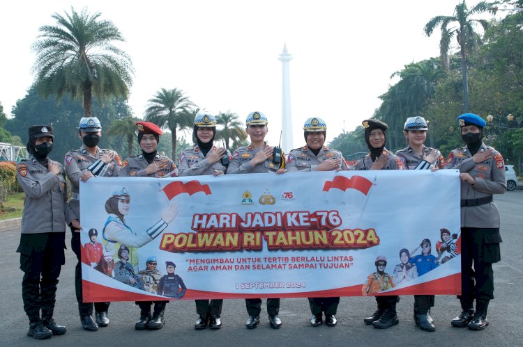Gabungan Polwan Mabes Polri Dan Polda Metro Gelar Aksi Simpatik Di HUT Ke-76