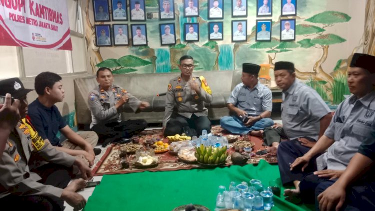 Kapolsek Kembangan Ajak Warga RW 10 Ngopi Kamtibmas