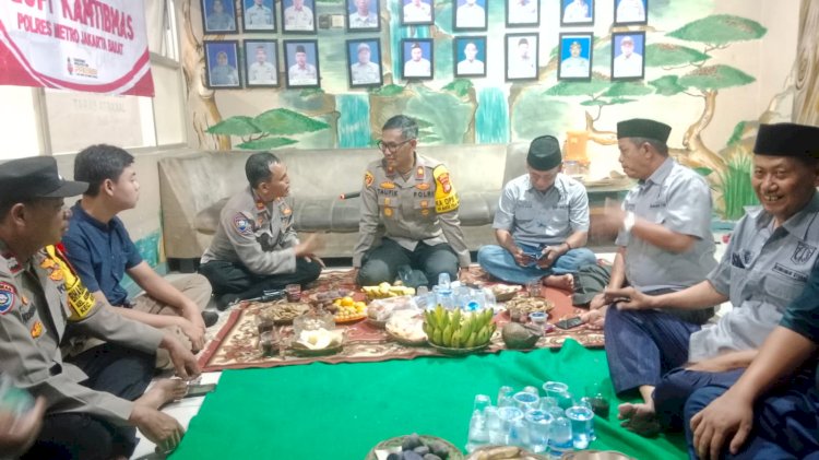 Kapolsek Kembangan Ajak Warga RW 10 Ngopi Kamtibmas