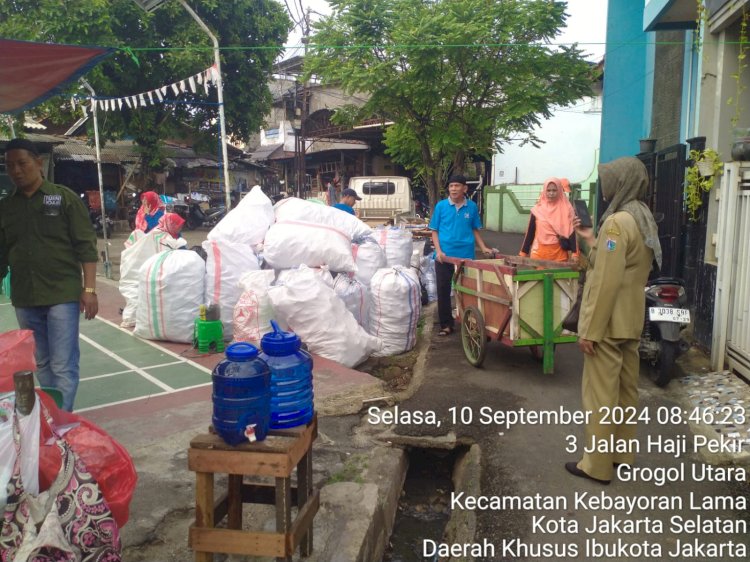 RW 06 Grogol Utara Adakan Giat Bank Sampah