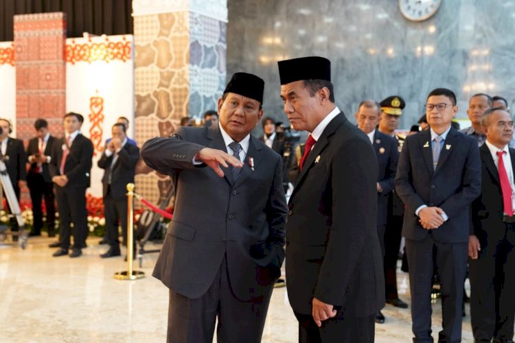 Mentan Amran Bersama Presiden Terpilih Prabowo Subianto Saat Bincang - bincang di Gedung Nusantara II