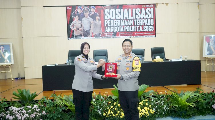 Pelajar Jakarta Barat Antusias Ikuti Sosialisasi Penerimaan Polri Tahun 2025