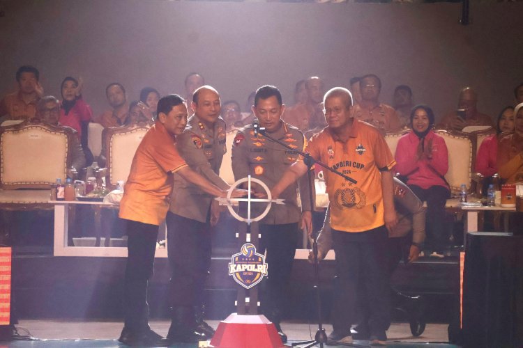Kapolri Tutup Turnamen Bola Voli Sekaligus Resmikan Pembangunan Sumur Bor dan Filtrasi Air Bersih Layak Minum