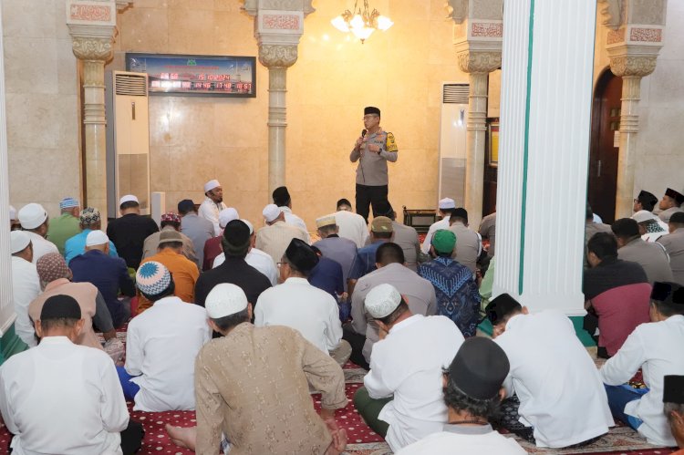 Jelang Pelantikan Presiden dan Wakil Presiden 2024, Kapolres Metro Jakarta Utara Salat Subuh Keliling