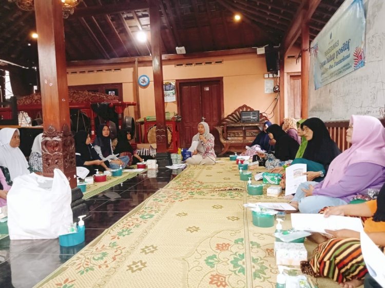 Tim PkM UMBY Beri Edukasi Gaya Hidup Sehat Jiwa dan Raga