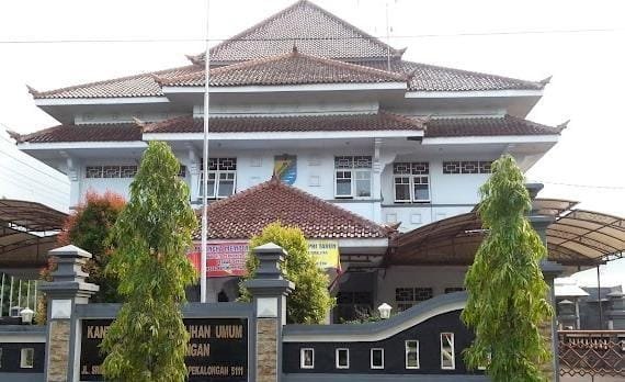 Wanita Gunakan ID Card KPU Data Warga Ambokembang, Ketua Bawaslu Resah