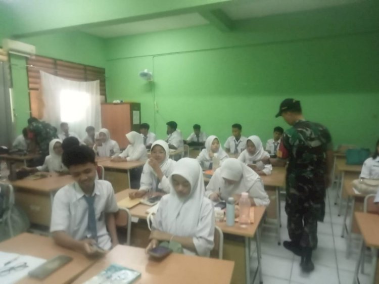 Bentuk Kedisiplinan dan Kepribadian Siswa, Babinsa Koramil 02/Sawah Besar Melaksanakan Army Go To School