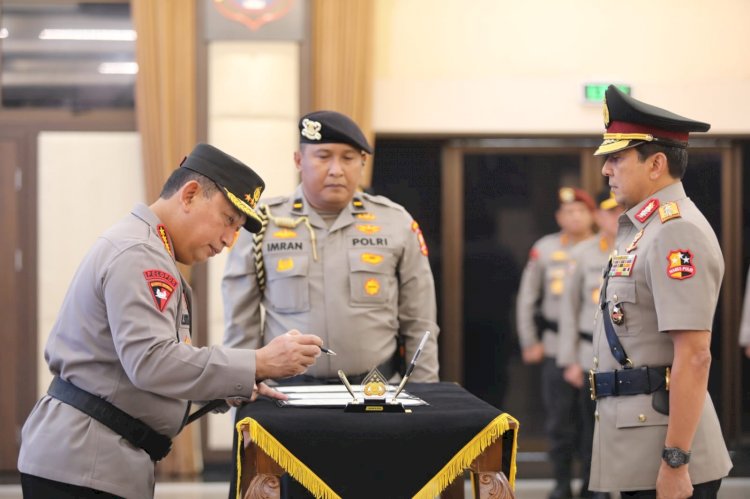 Kapolri Resmi Lantik Komjen Ahmad Dofiri Sebagai Wakapolri