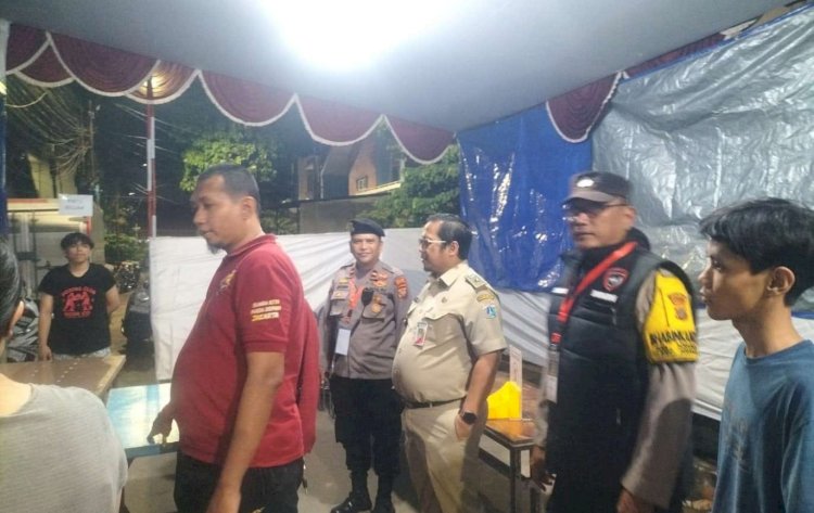 Tiga Pilar Kelurahan Johar Baru Cek Kotak Suara dan TPS Pemungutan Suara