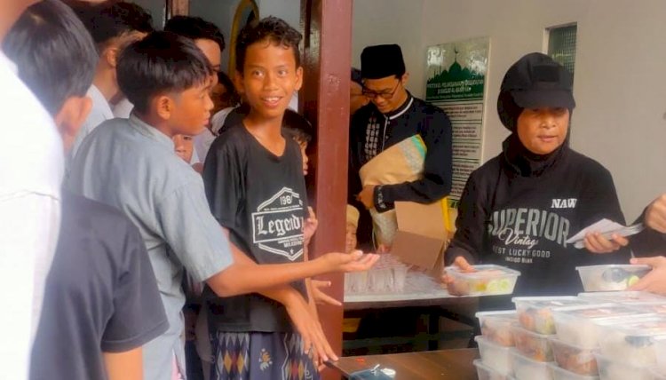Ormas Gibas Selenggarakan Jum'at Berkah, Bagikan 100 Nasi Box di Masjid Al Baniyyah