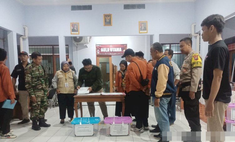 Mendapat Pengawalan TNI-Polri, Hasil Rekapitulasi Pilkada Tingkat PPK Didistribusikan ke KPU Pekalongan