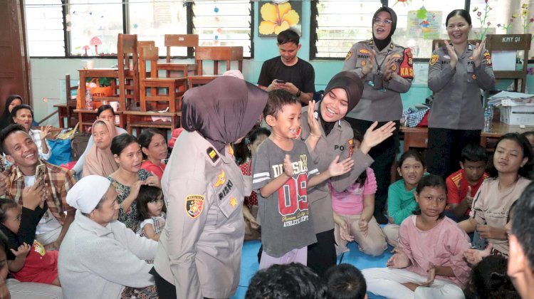 Polres Metro Jakpus Berikan Trauma Healing Korban Kebakaran di Kebon Kosong Kemayoran