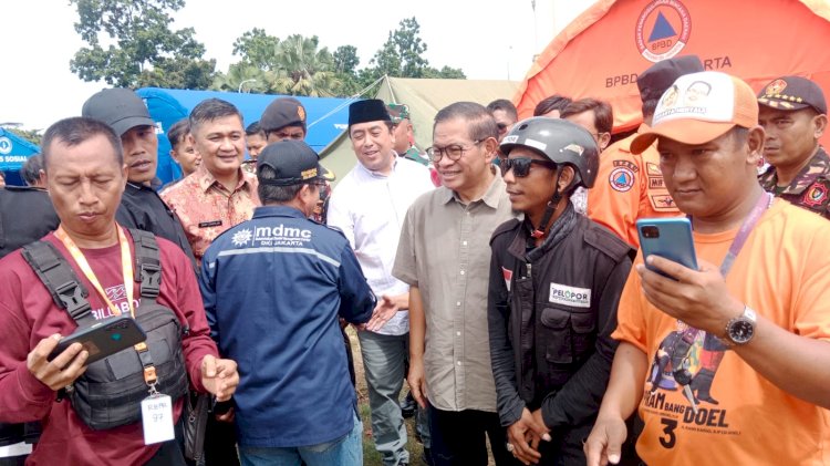 Pramono Anung Temui Warga Korban Kebakaran Kemayoran