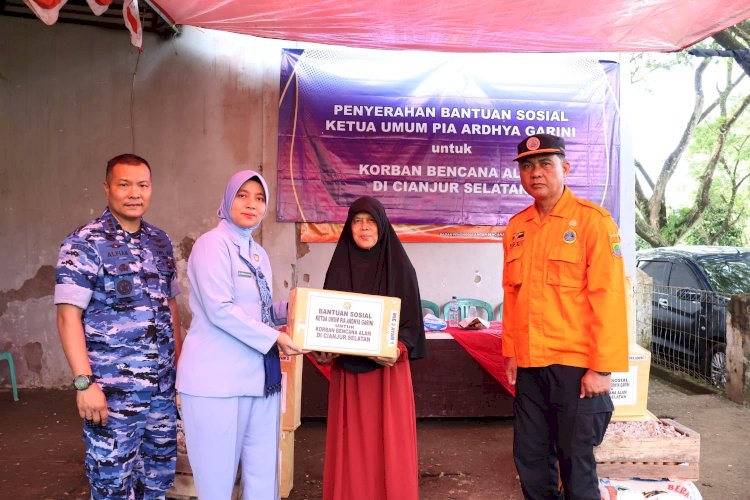 PIA Ardhya Garini Pusat Salurkan Bantuan kepada Warga Terdampak Bencana Alam Cianjur