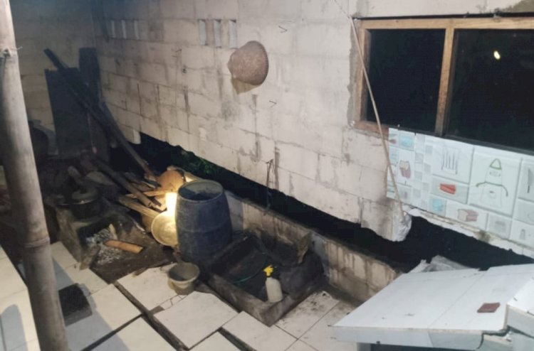Dua Rumah Milik Warga di Kandangserang Pekalongan Amblas 1 Meter