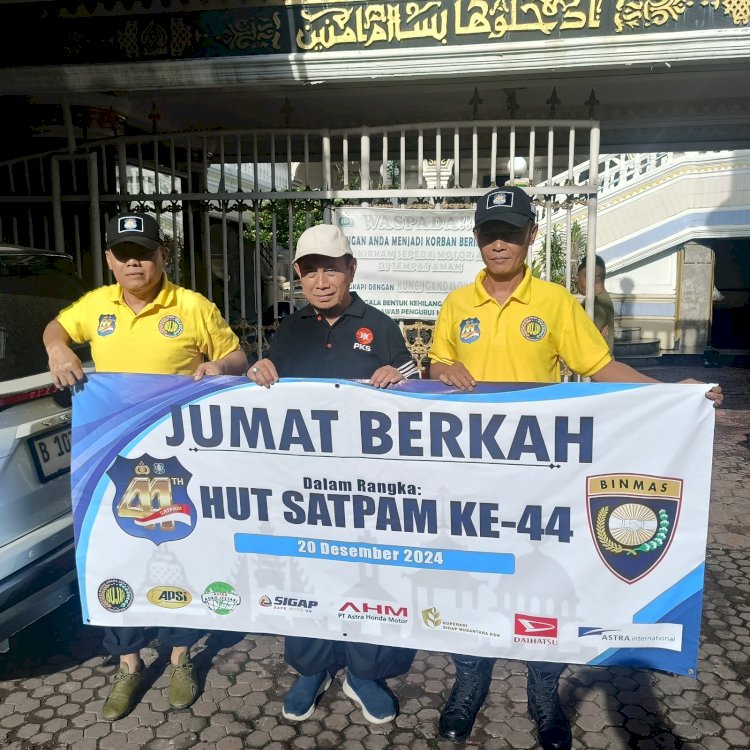 Polri Gelar Kegiatan Jumat Berkah dalam Rangka HUT Satpam Ke-44 di Masjid Al Aqwam