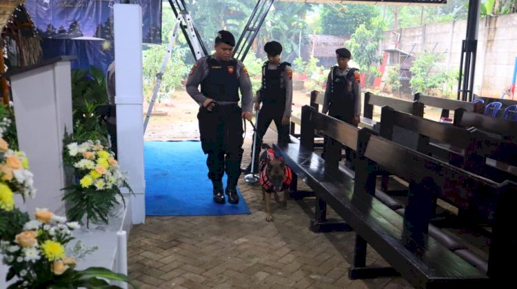 Pastikan Keamanan Ibadah Natal 2024, Polres Pekalongan Sterilisasi Gereja