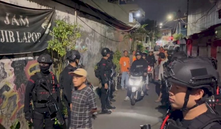 Sat Brimob Polda Metro Jaya Bergerak Cepat Bubarkan Tawuran Di Cipinang