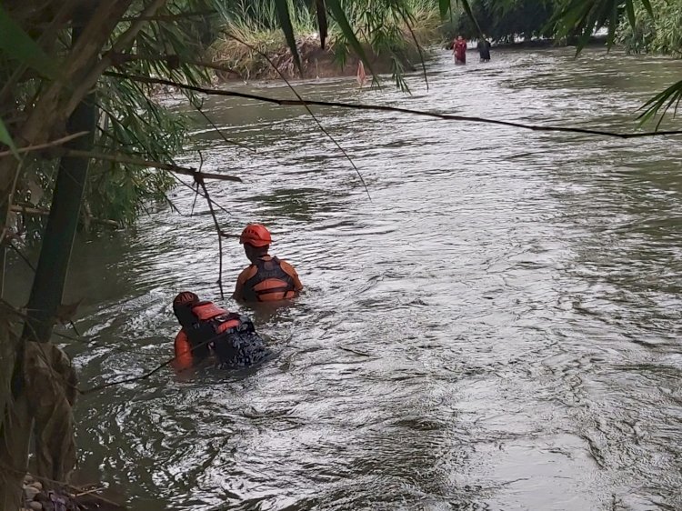 Mandi di Sungai, Warga Karangdadap Diduga Hanyut Terseret Arus
