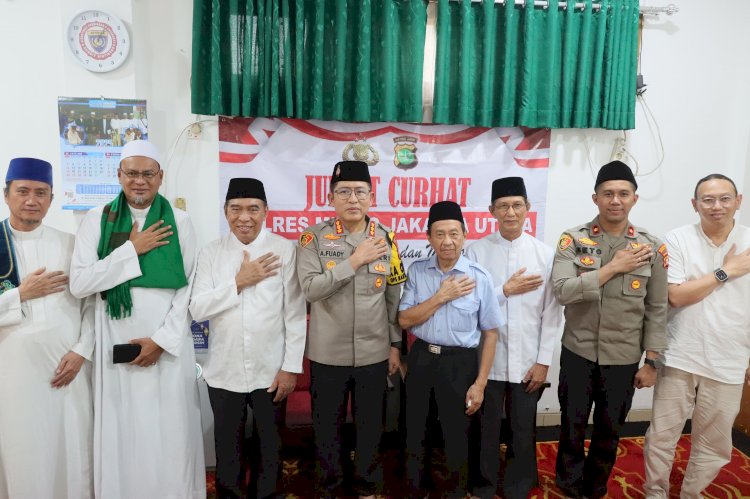 Kapolres Metro Jakut Imam Sholat Jumat, Ribuan Jamaah Padati Masjid Al Musyawarah Kelapa Gading