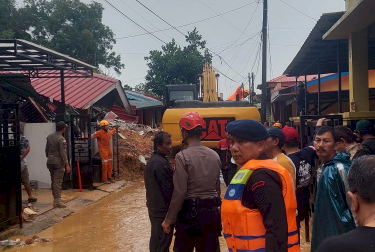 Respon Cepat Polda Kepri Evakuasi Bencana Alam Tanah Longsor
