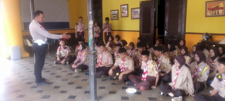 Puluhan Pelajar Saka Bhayangkara Ikuti Edukasi Kesadaran Lalu Lintas
