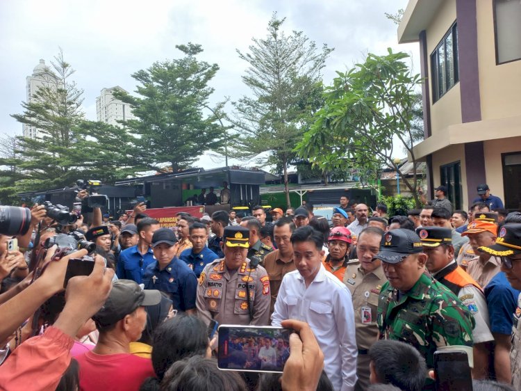Kasdim 0501/JP Tinjau Lokasi Kebakaran di Kebon Kosong, Kemayoran