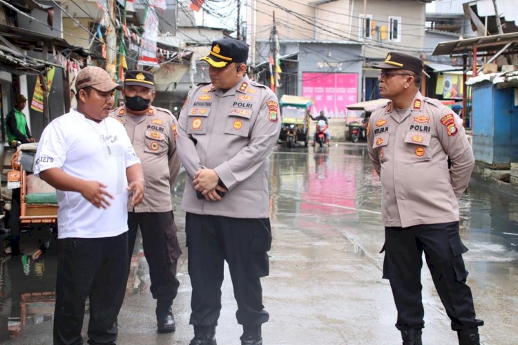 Kapolres Berikan Bantuan Sembako untuk Warga Terdampak Banjir