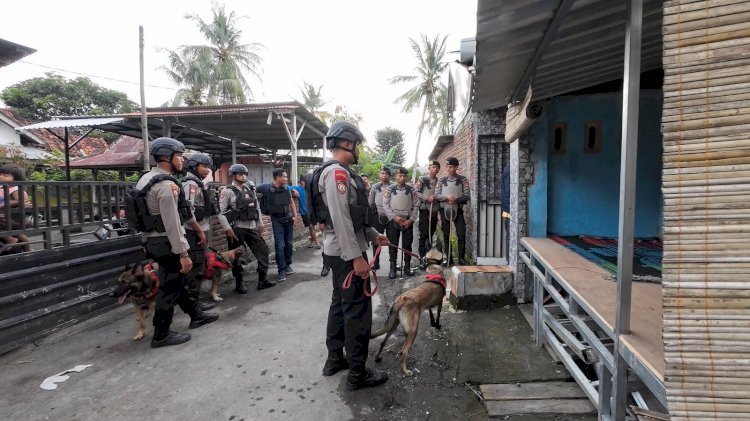 Kerahkan unit K-9, Polda NTB gerebek kampung narkoba dan Amankan 29,72 Gram Sabu