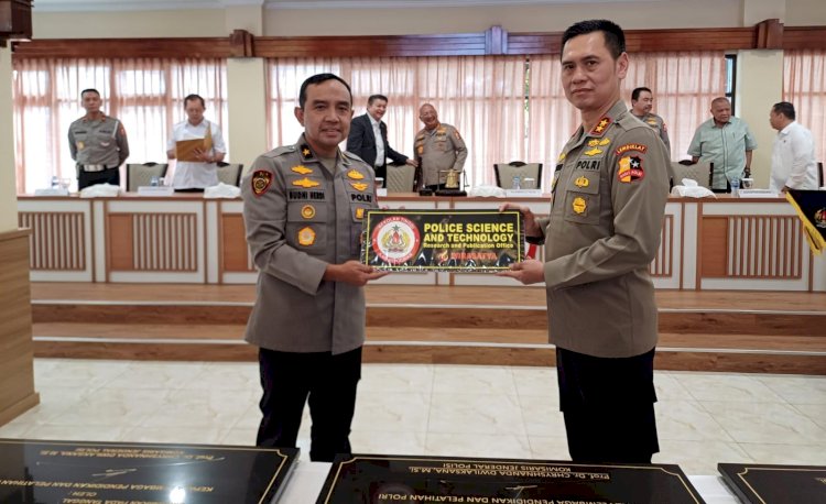 Yayasan Bhakti Sembilan Enam Hibahkan Renovasi Kantor STIK PTIK