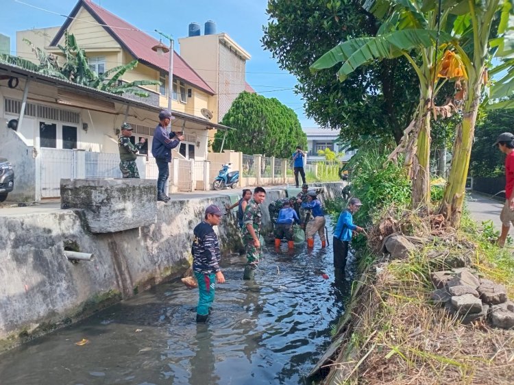 Babinsa Kodim 0508/Depok dan Dinas PUPR Ajak Warga Masyarakat Kalurahan Kemiri Muka Peduli Kebersihan