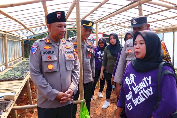 Kapolres Pekalongan Kunjungi Kebun Tanaman Bergizi Bidang ketahanan Pangan Desa Bukur