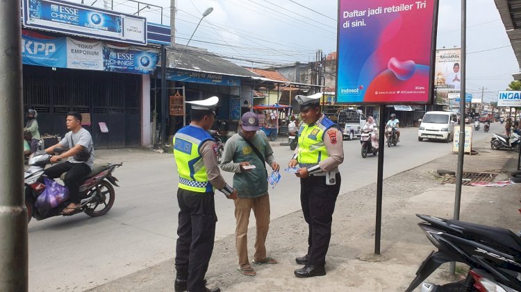 Satlantas Polres Pekalongan Sosialisasi Berlalu Lintas kepada Pengunjung Pasar Kajen