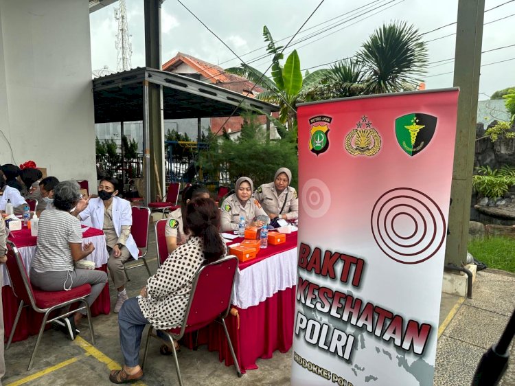 Metro Jaya Gelar Bhakti Kesehatan di Kampung Ambon, Warga Antusias Periksa Kesehatan