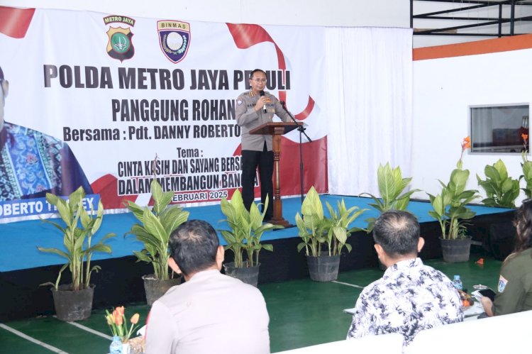 Polda Metro Jaya Gelar Panggung Rohani dan Baksos di Kampung Ambon