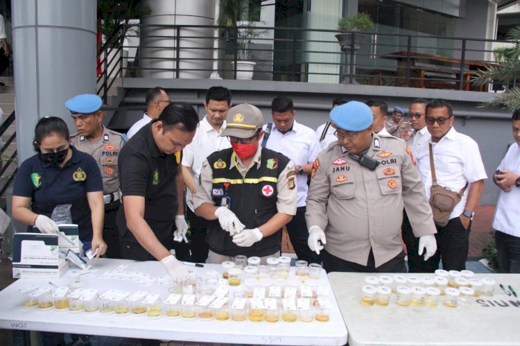 Tes Urine Mendadak di Polres Metro Jakarta Barat, 119 Personel Diperiksa