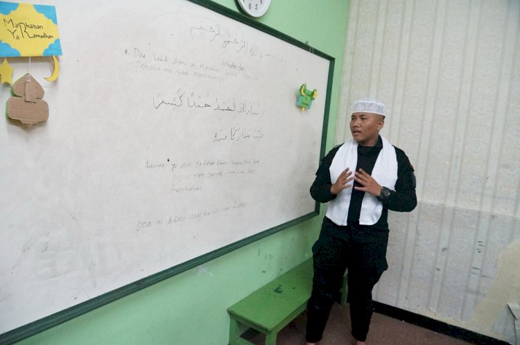 Kisah Polisi Tahfidz Al-Qur’an, Konsisten Jalankan Tugas dan Mengajar