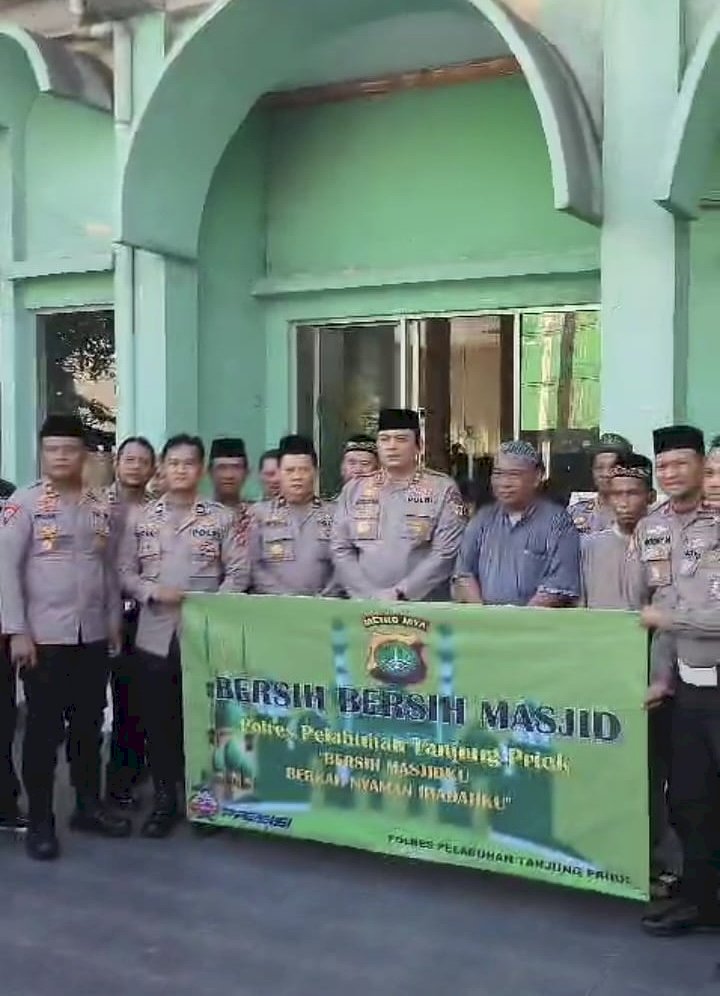 Sambut Ramadhan, Polres Pelabuhan Tanjung Priok, Bersihkan Masjid dan Tebar Kebaikan