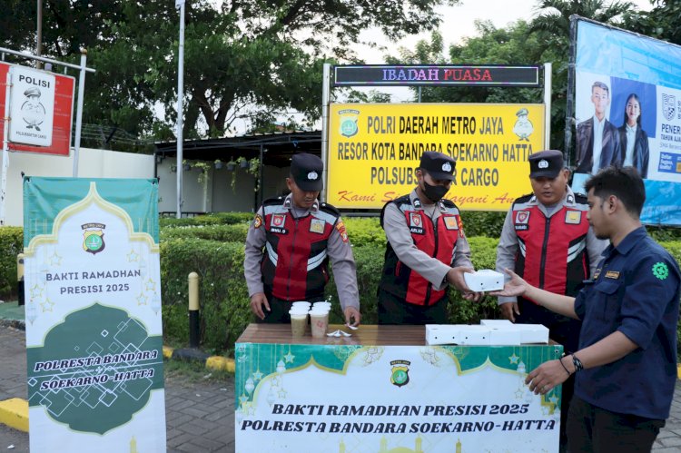 Awal Ramadhan 1446 H, Polresta Bandara Soetta Bagi-bagi Takjil