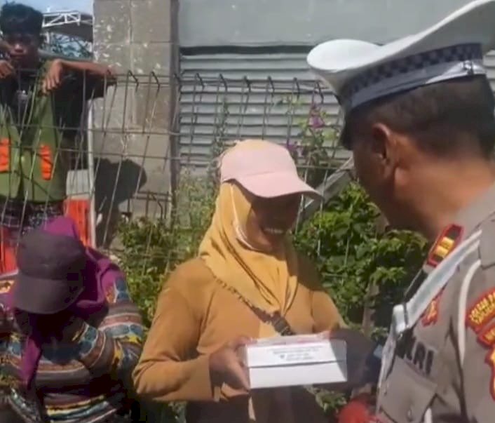 Bulan Penuh Berkah, Satlantas Polres Pelabuhan Tanjung Priok Bagikan Makanan Buka Puasa