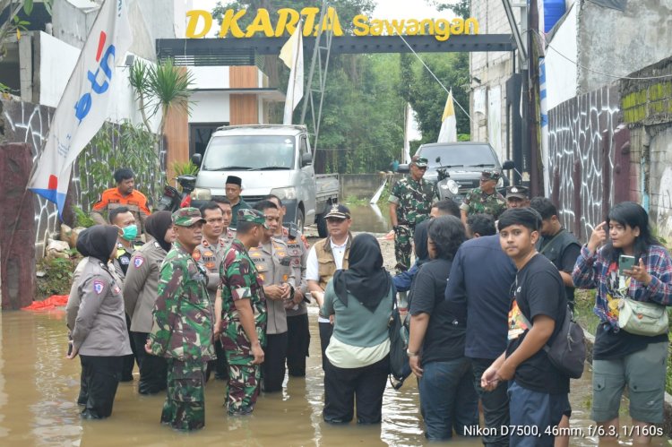 Kasrem 051/WKT, Dandim 0508/Depok Tinjauan Lokasi Pemukiman Warga Terdampak Banjir di Sawangan Depok